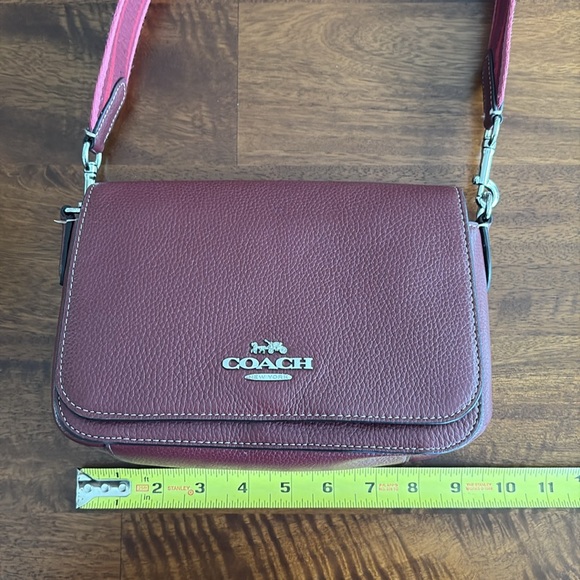 Coach Crossbody Camera Bag with Adjustable Guitar Strap - Picture 4 of 10